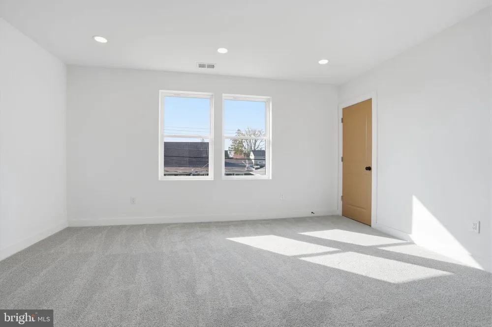 213 HOLLY DRIVE Levittown, PA 19055