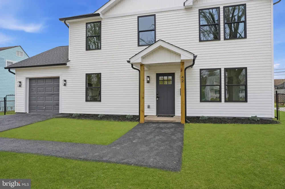 213 HOLLY DRIVE Levittown, PA 19055