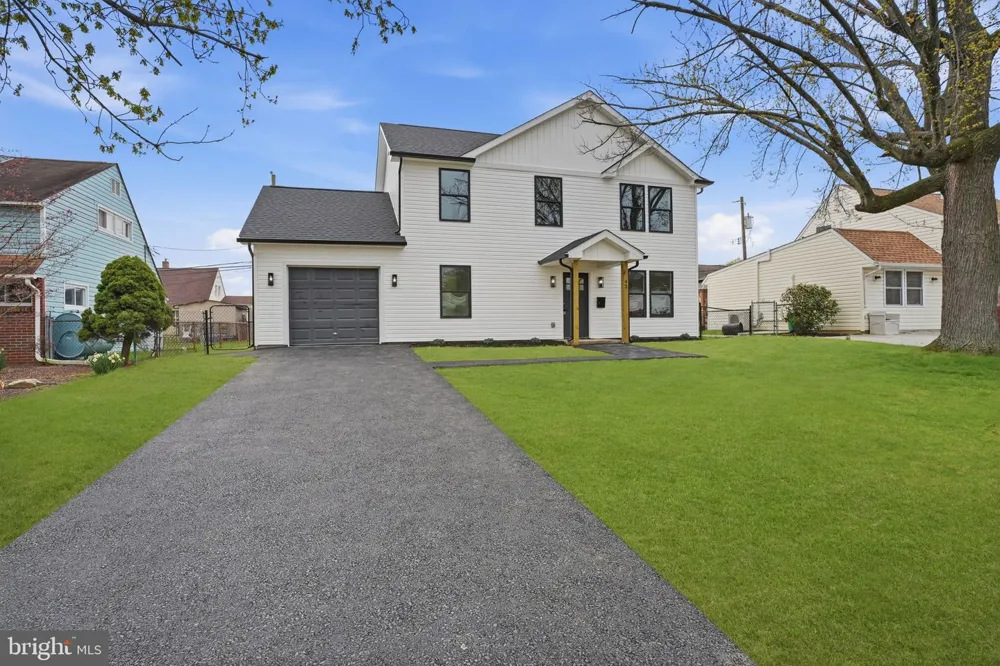 213 HOLLY DRIVE Levittown, PA 19055