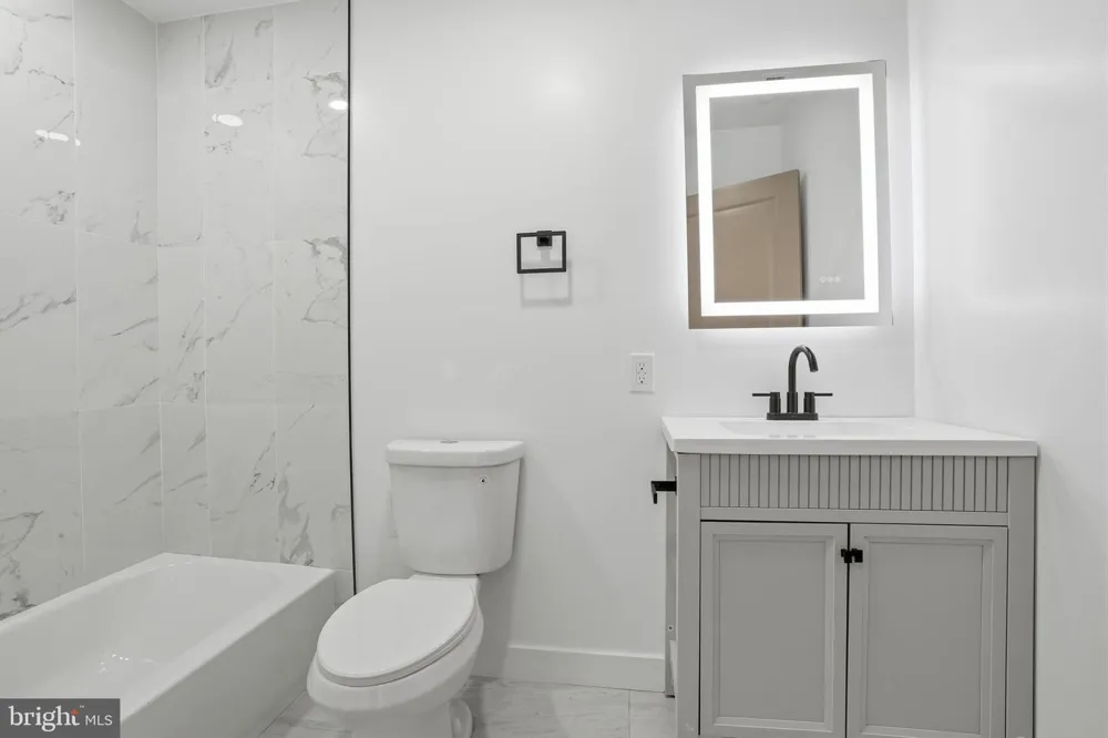 213 HOLLY DRIVE Levittown, PA 19055