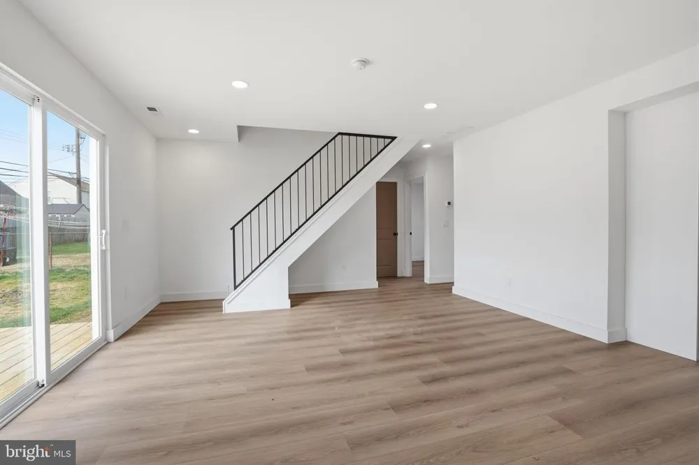 213 HOLLY DRIVE Levittown, PA 19055
