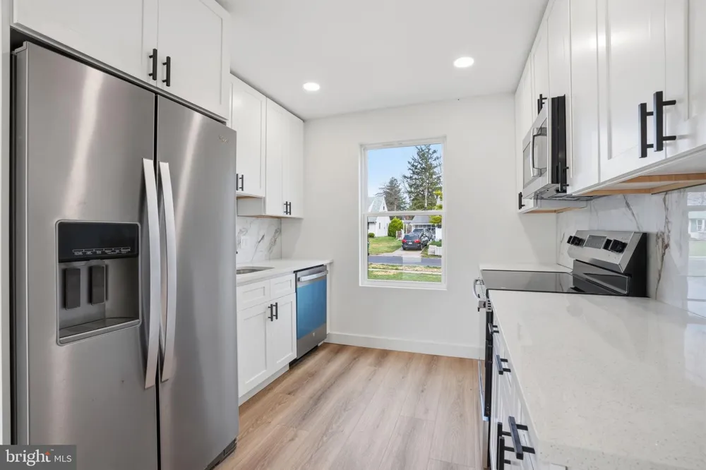 213 HOLLY DRIVE Levittown, PA 19055