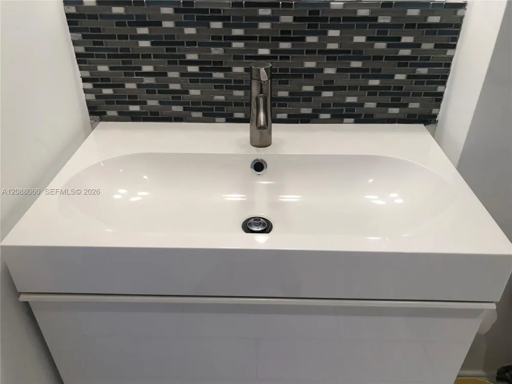150 SE 25th Rd #7E Miami, FL 33129