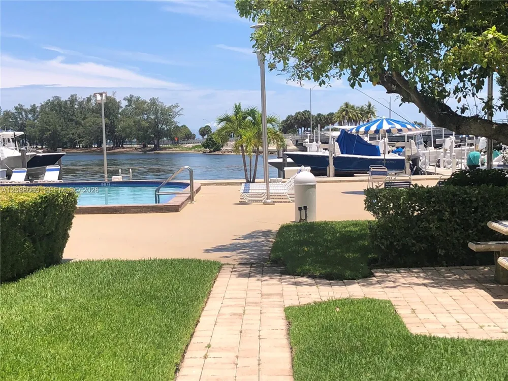 150 SE 25th Rd #7E Miami, FL 33129