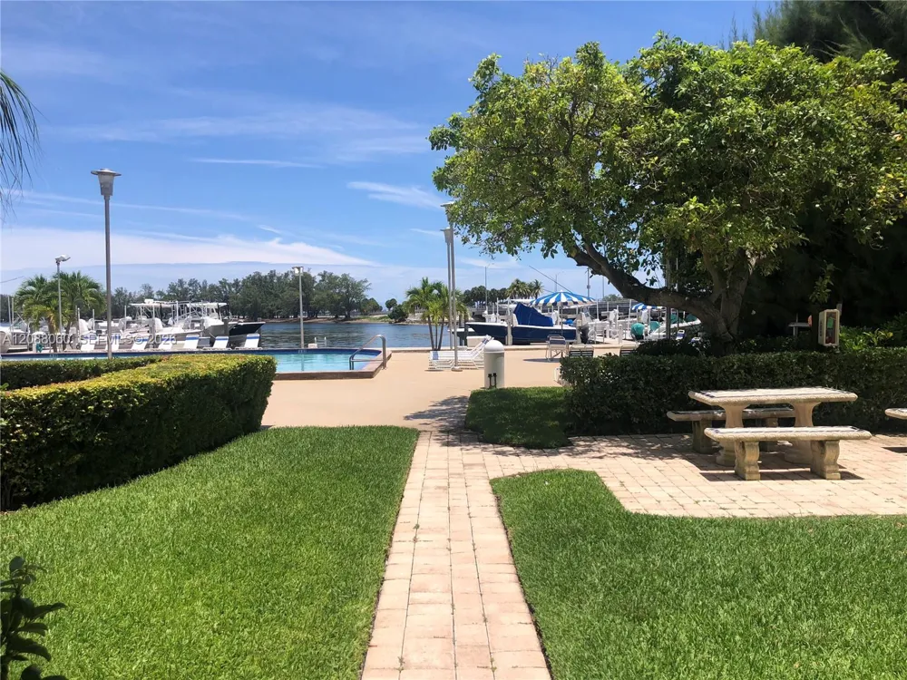 150 SE 25th Rd #7E Miami, FL 33129