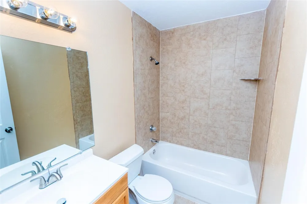 5610 Wallis Trail Court Houston, TX 77049