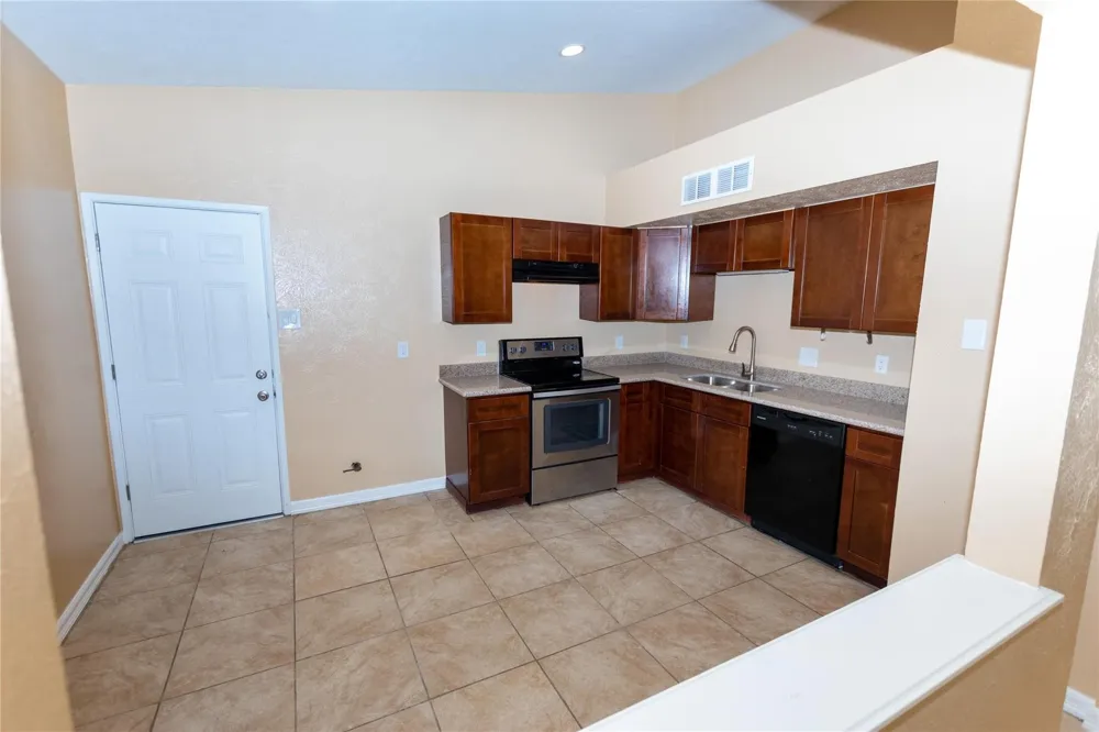 5610 Wallis Trail Court Houston, TX 77049