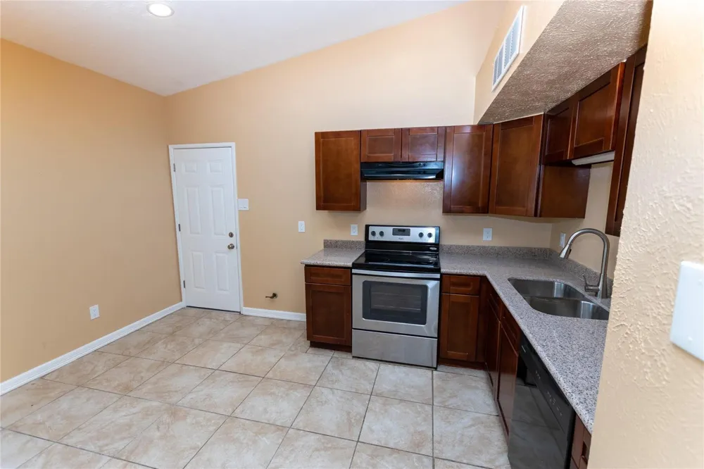5610 Wallis Trail Court Houston, TX 77049