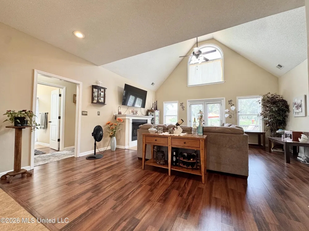 119 American River Drive Lake Cormorant, MS 38641