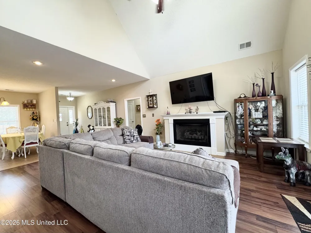 119 American River Drive Lake Cormorant, MS 38641