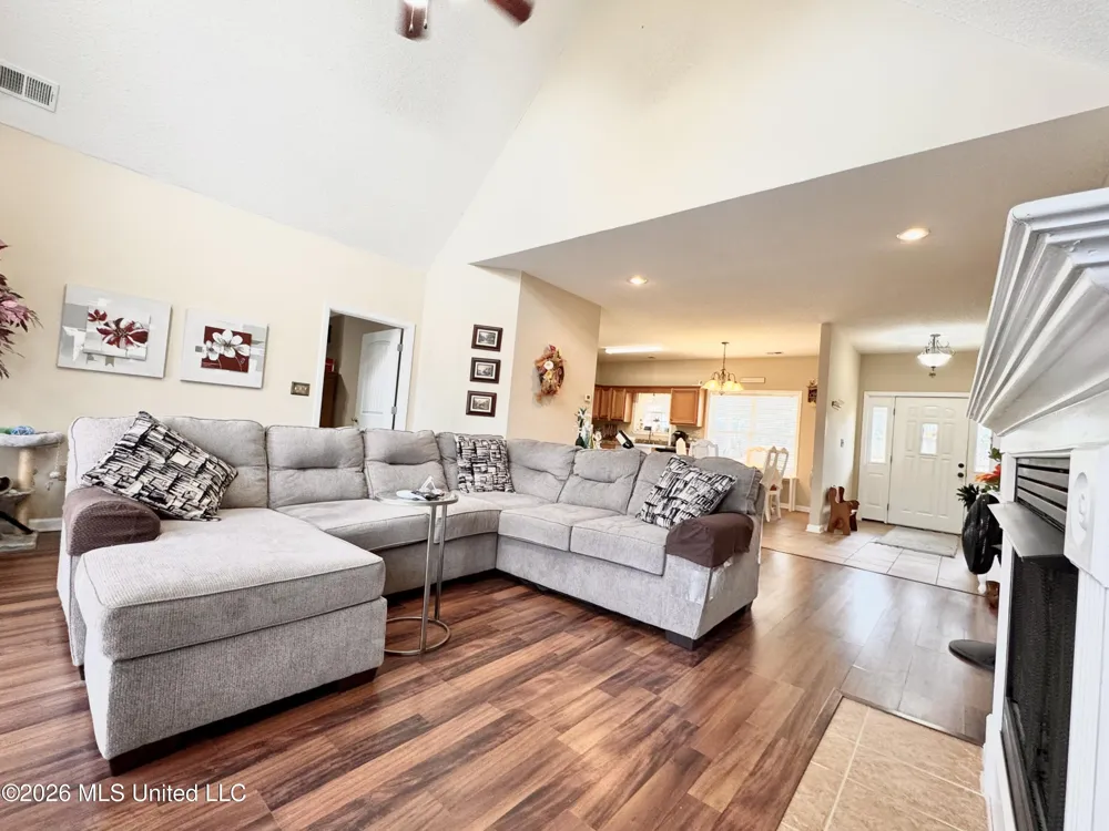 119 American River Drive Lake Cormorant, MS 38641