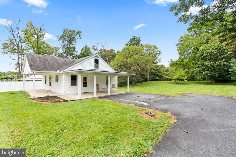 9724 GARIS SHOP ROAD Hagerstown, MD 21740