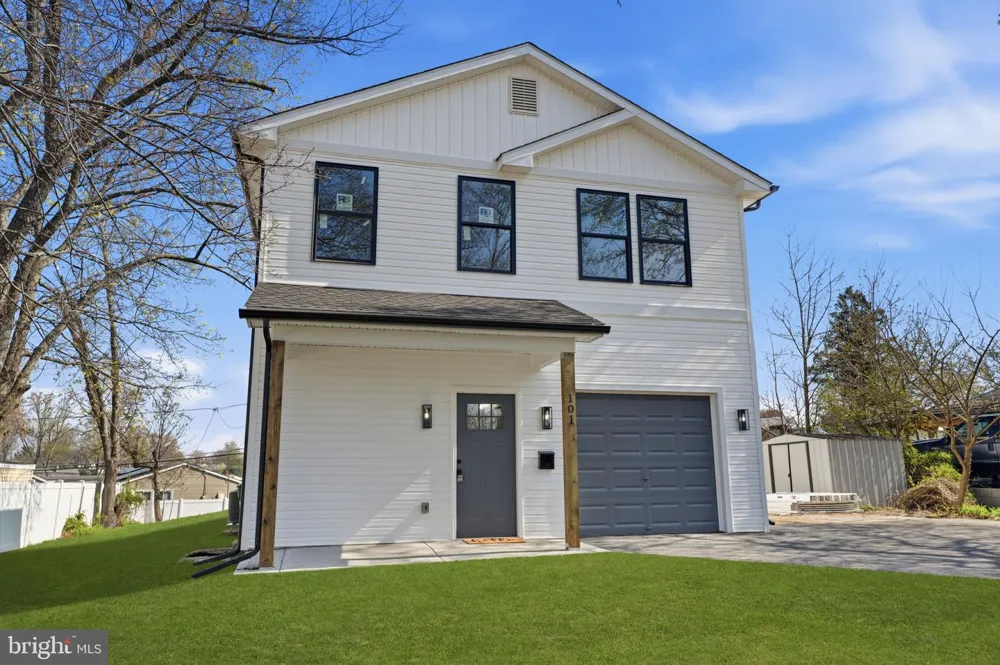 6 STARLIGHT LANE Levittown, PA 19055