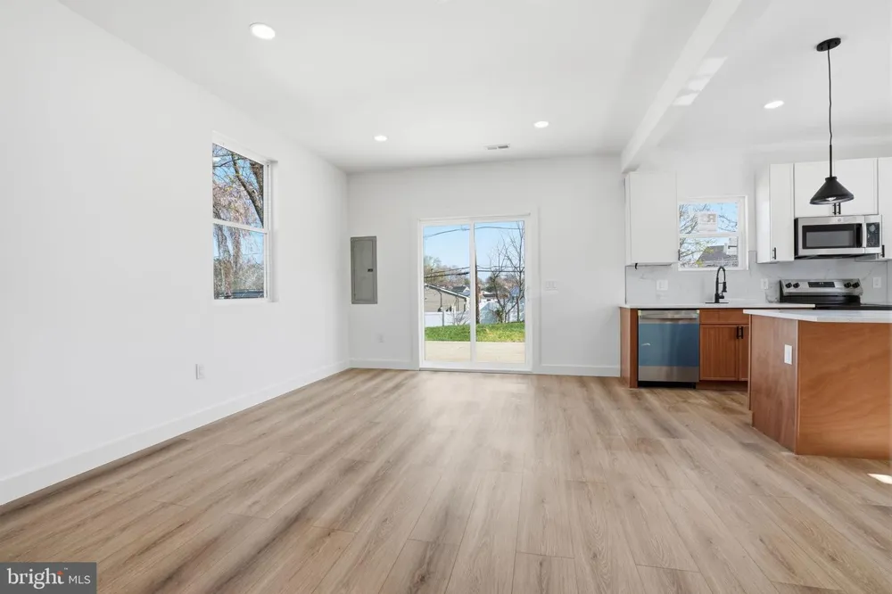 6 STARLIGHT LANE Levittown, PA 19055