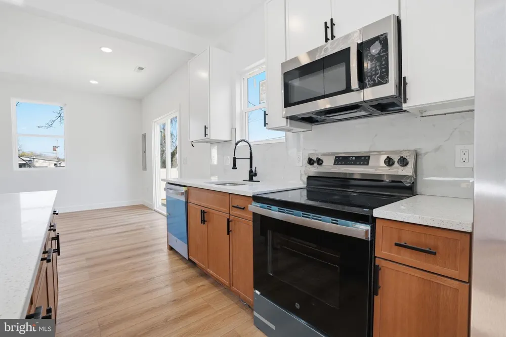 6 STARLIGHT LANE Levittown, PA 19055