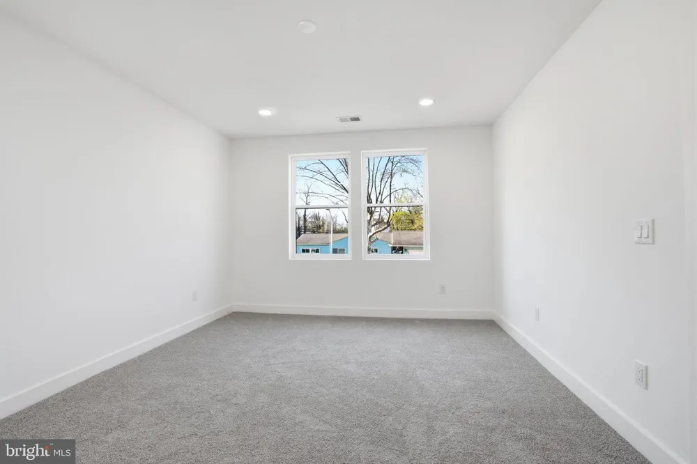 6 STARLIGHT LANE Levittown, PA 19055