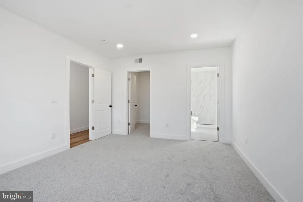 6 STARLIGHT LANE Levittown, PA 19055