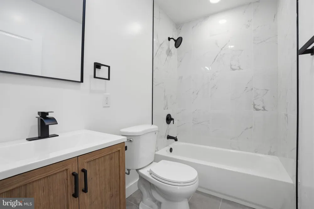 6 STARLIGHT LANE Levittown, PA 19055