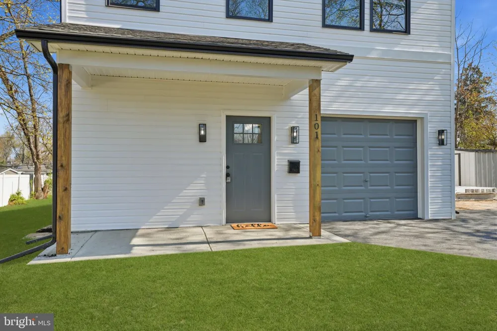6 STARLIGHT LANE Levittown, PA 19055
