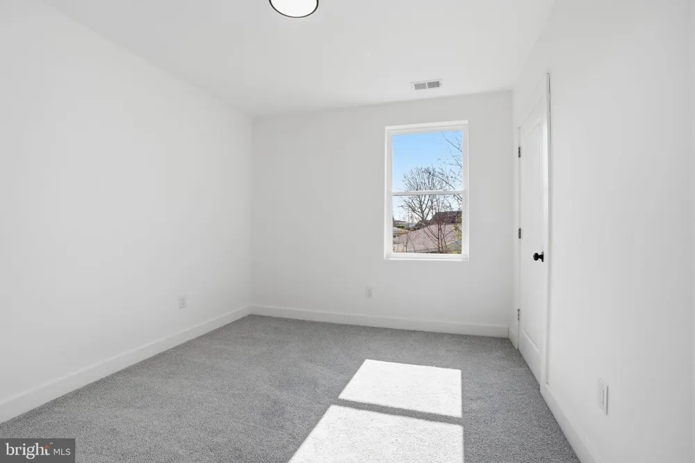 6 STARLIGHT LANE Levittown, PA 19055