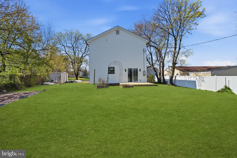 6 STARLIGHT LANE Levittown, PA 19055