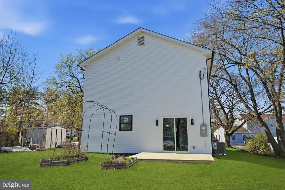 6 STARLIGHT LANE Levittown, PA 19055