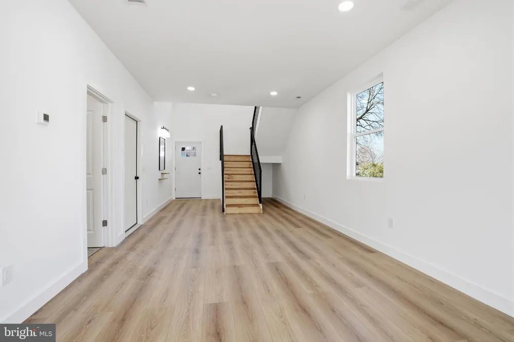 6 STARLIGHT LANE Levittown, PA 19055