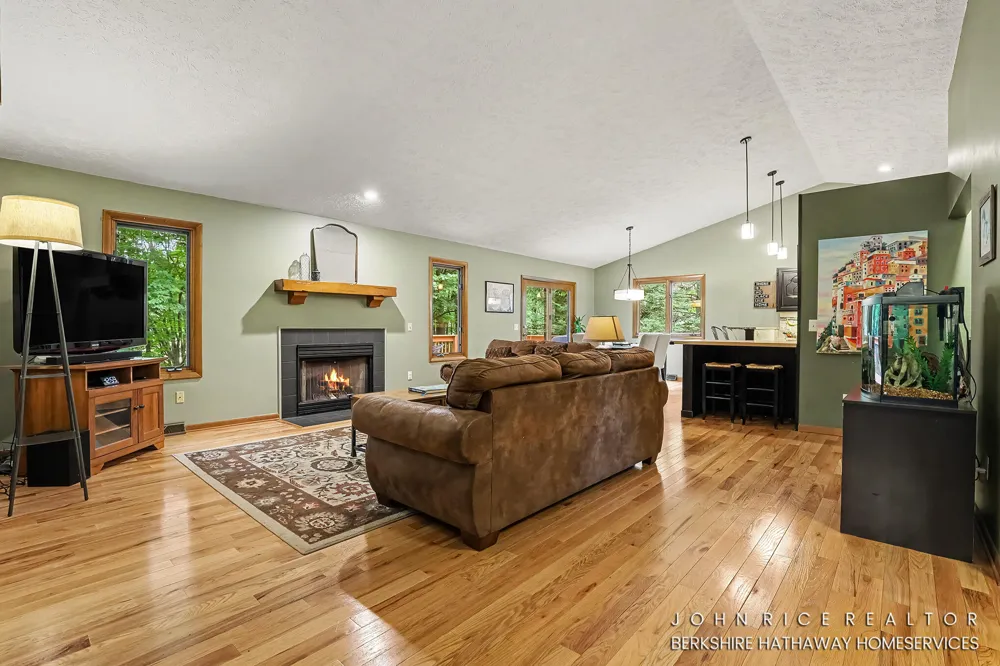 956 Spaulding Avenue SE Ada, MI 49301