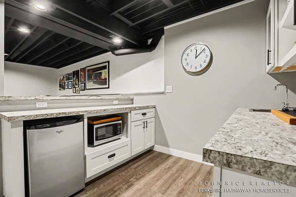 956 Spaulding Avenue SE Ada, MI 49301