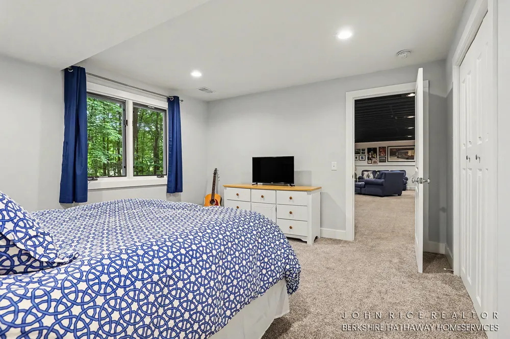 956 Spaulding Avenue SE Ada, MI 49301