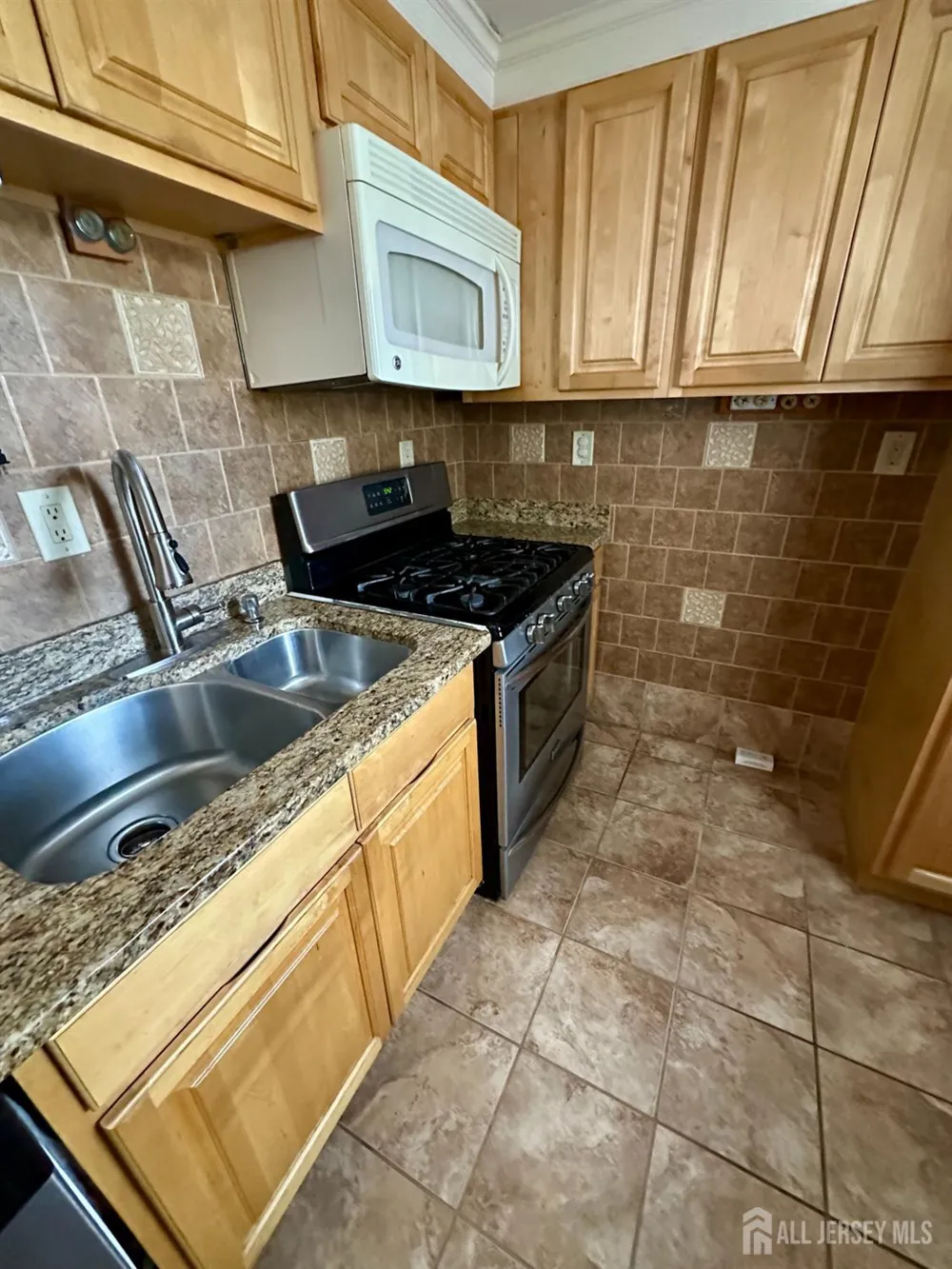 11 Demarest Place Piscataway, NJ 08854