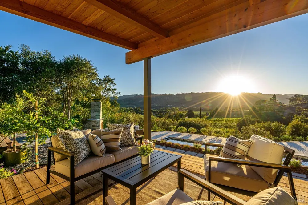 104 Camino Vista St. Helena, CA 94574