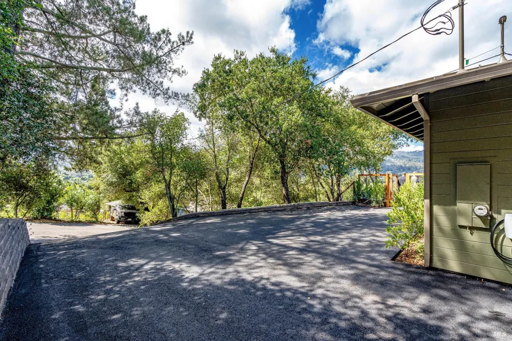 104 Camino Vista St. Helena, CA 94574