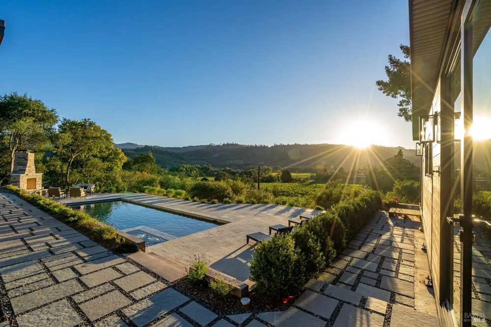 104 Camino Vista St. Helena, CA 94574