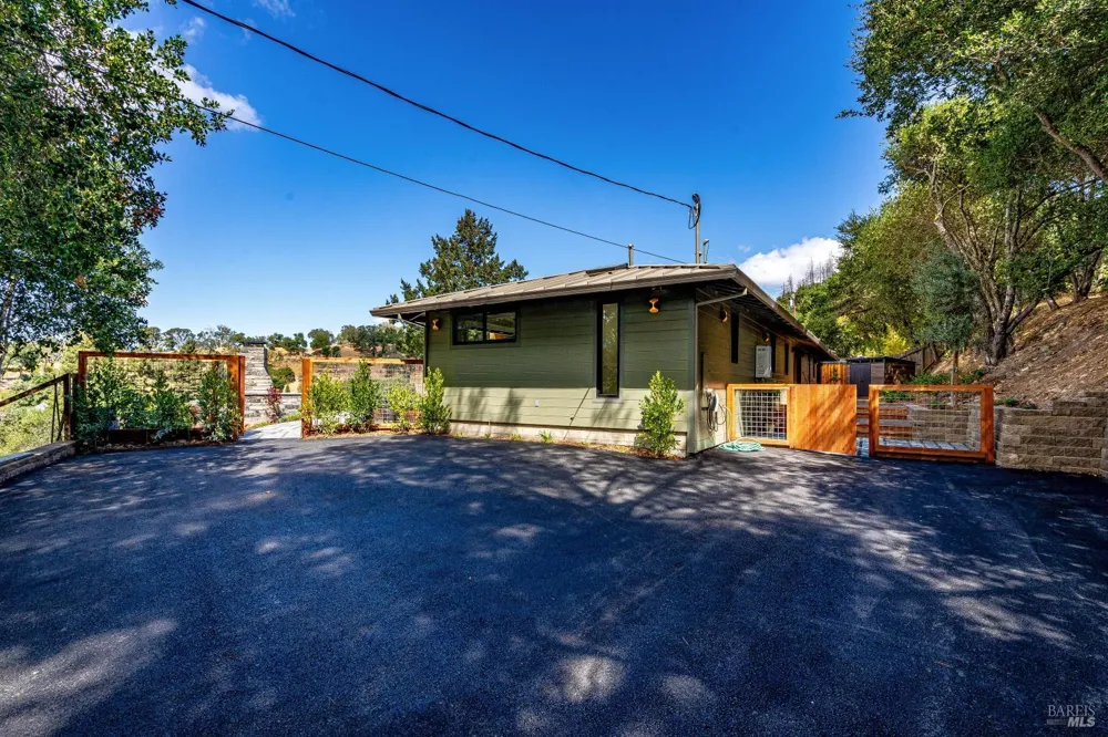 104 Camino Vista St. Helena, CA 94574