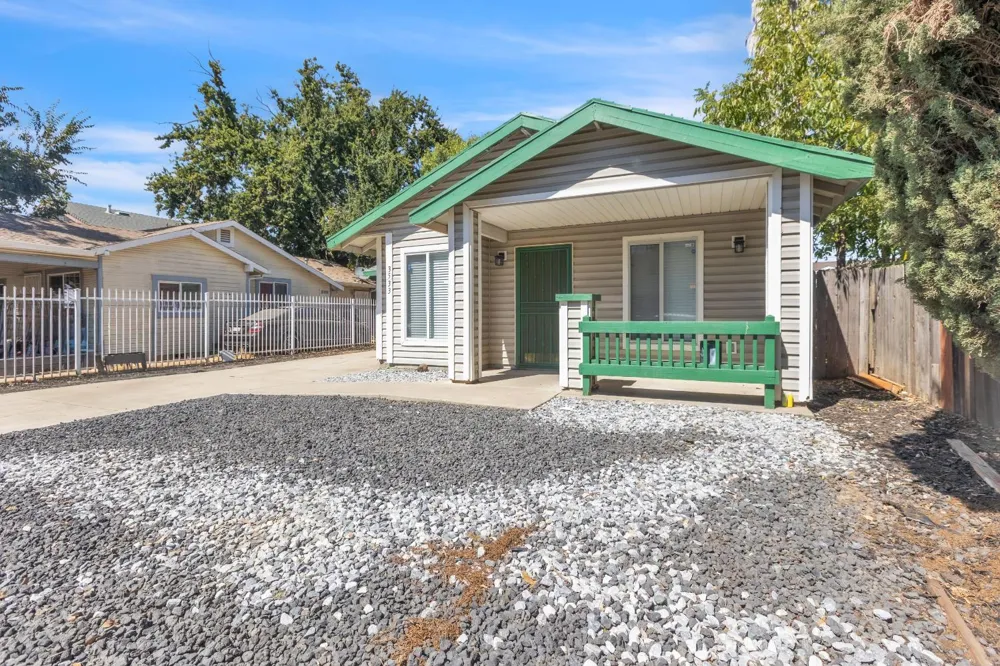 3533 20th Avenue Sacramento, CA 95820