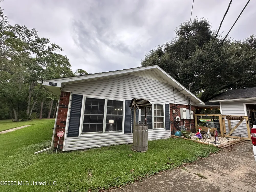 2201 Guillotteville Road Gautier, MS 39553