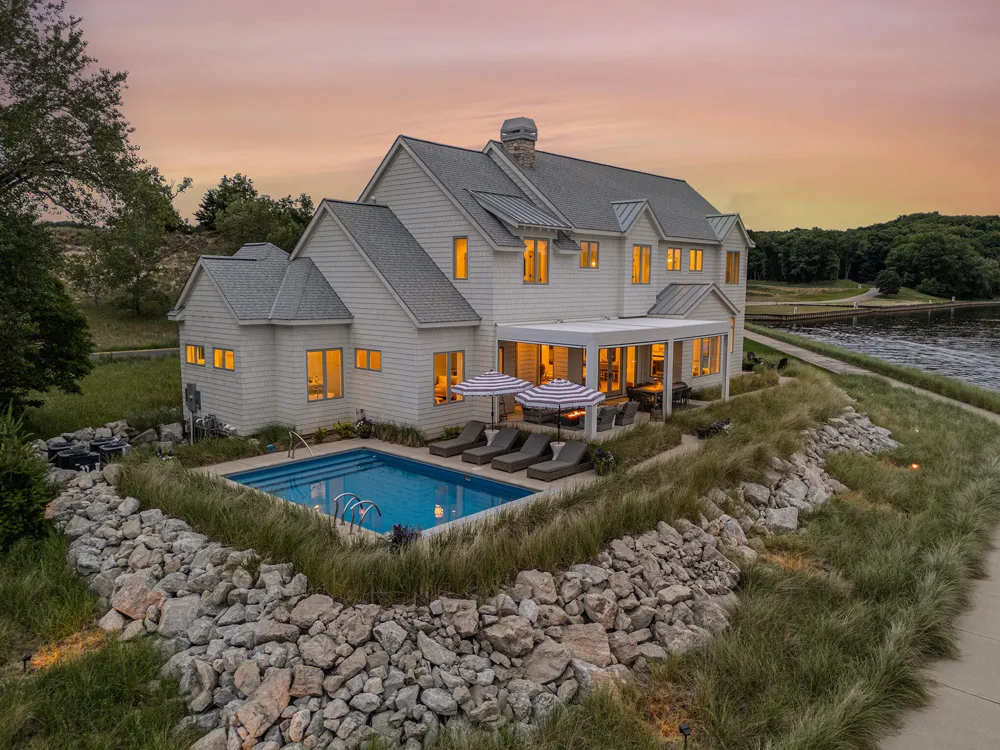 6736 Saugatuck Beach Road Saugatuck, MI 49453