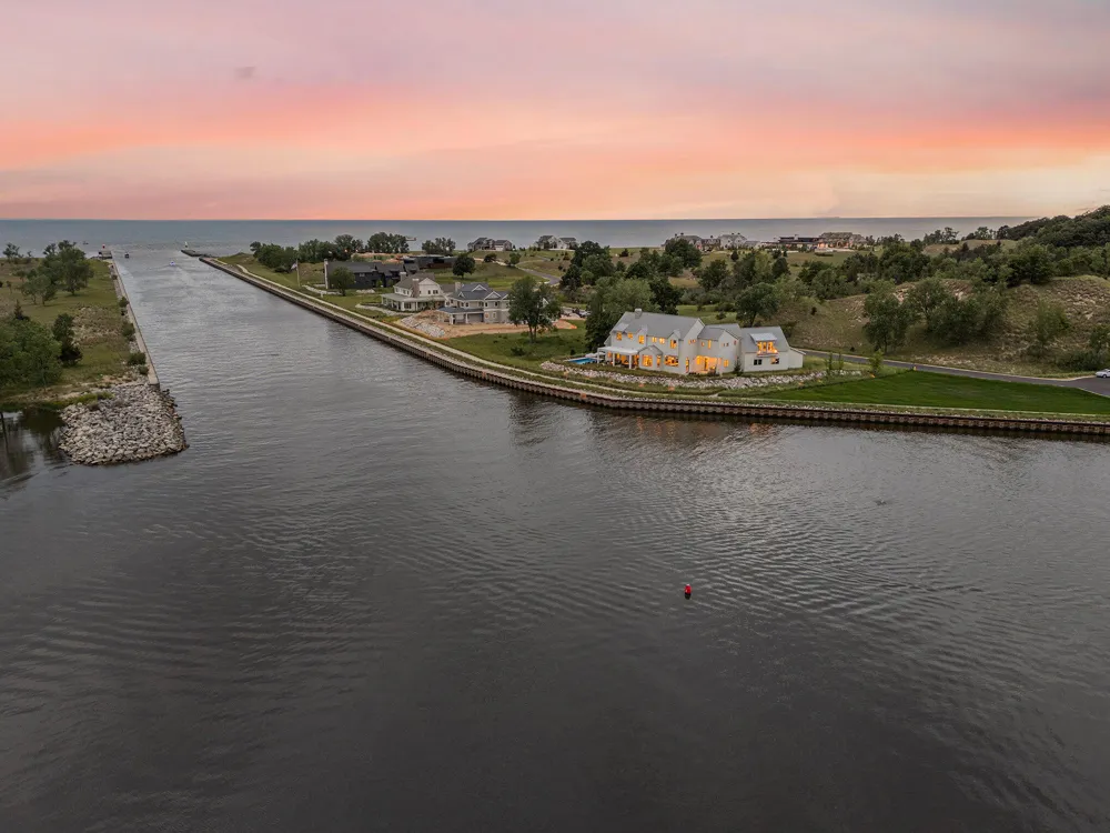 6736 Saugatuck Beach Road Saugatuck, MI 49453