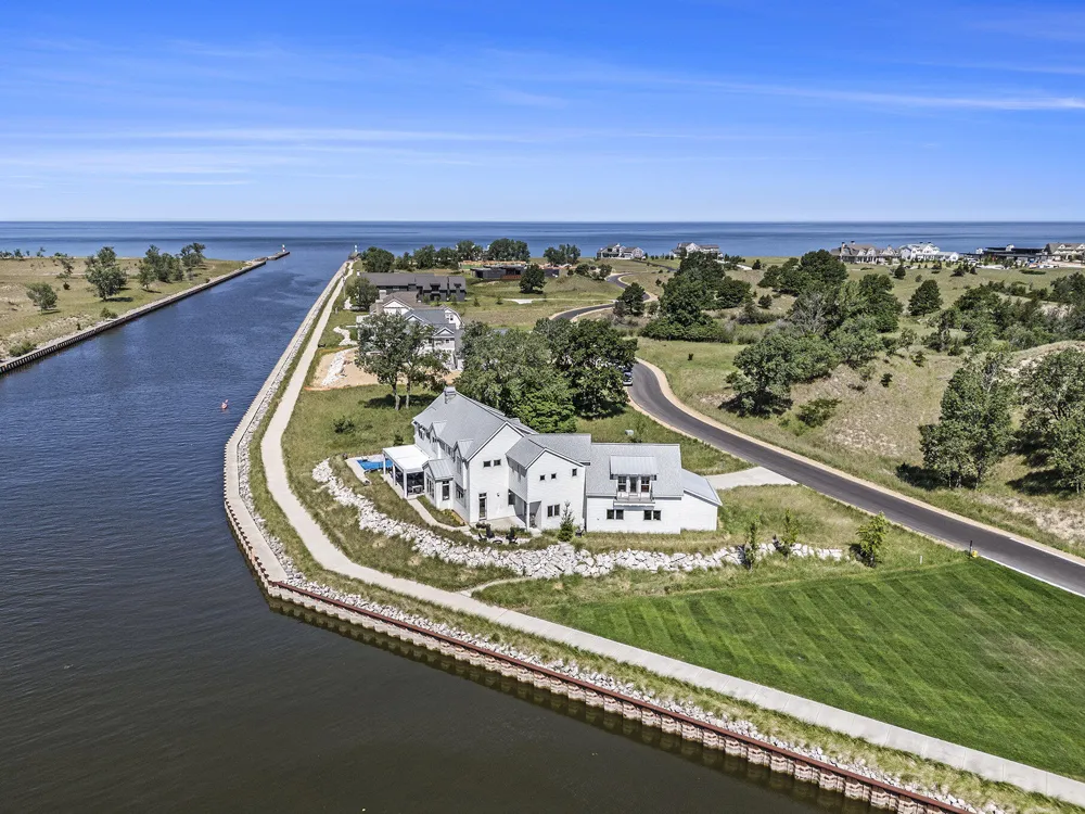 6736 Saugatuck Beach Road Saugatuck, MI 49453