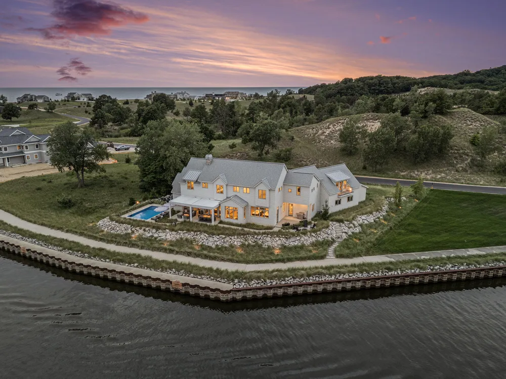 6736 Saugatuck Beach Road Saugatuck, MI 49453