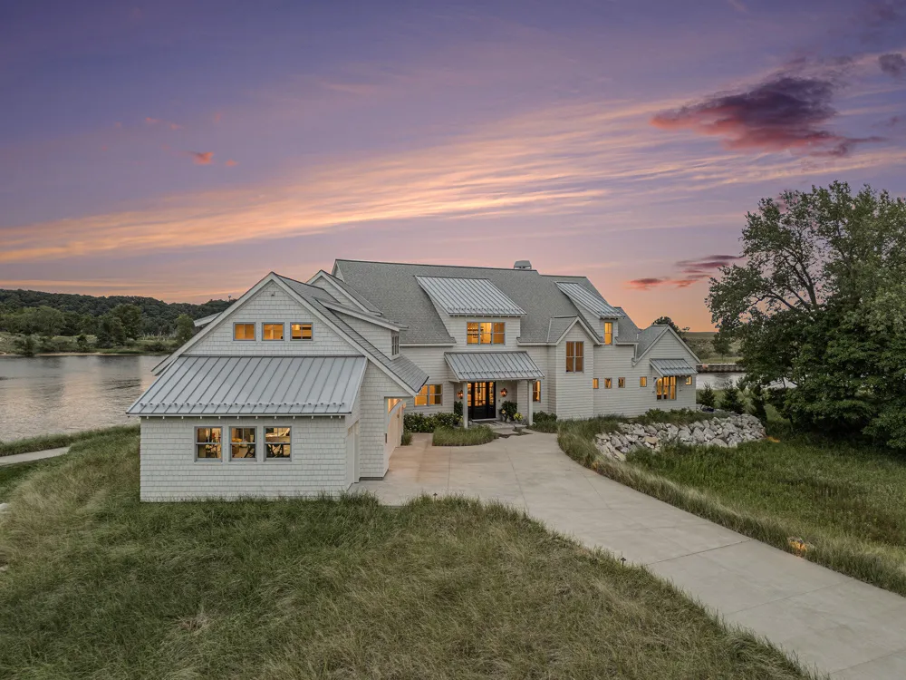 6736 Saugatuck Beach Road Saugatuck, MI 49453