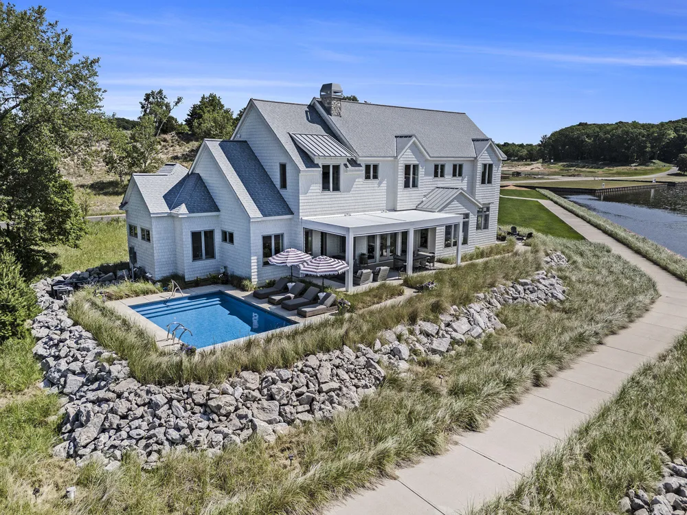 6736 Saugatuck Beach Road Saugatuck, MI 49453