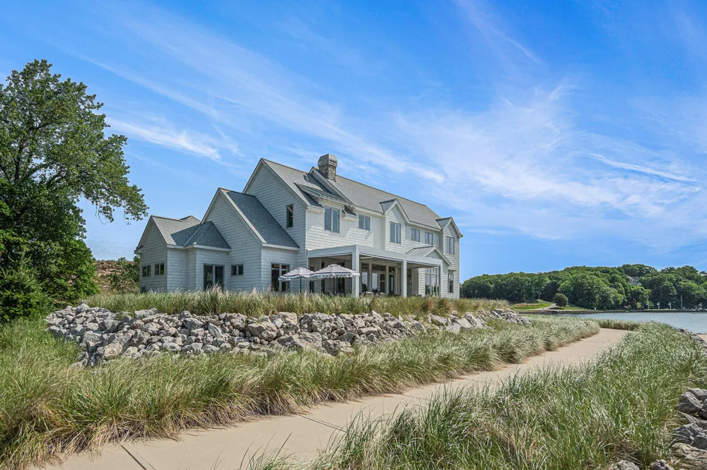6736 Saugatuck Beach Road Saugatuck, MI 49453