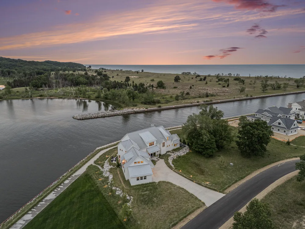 6736 Saugatuck Beach Road Saugatuck, MI 49453