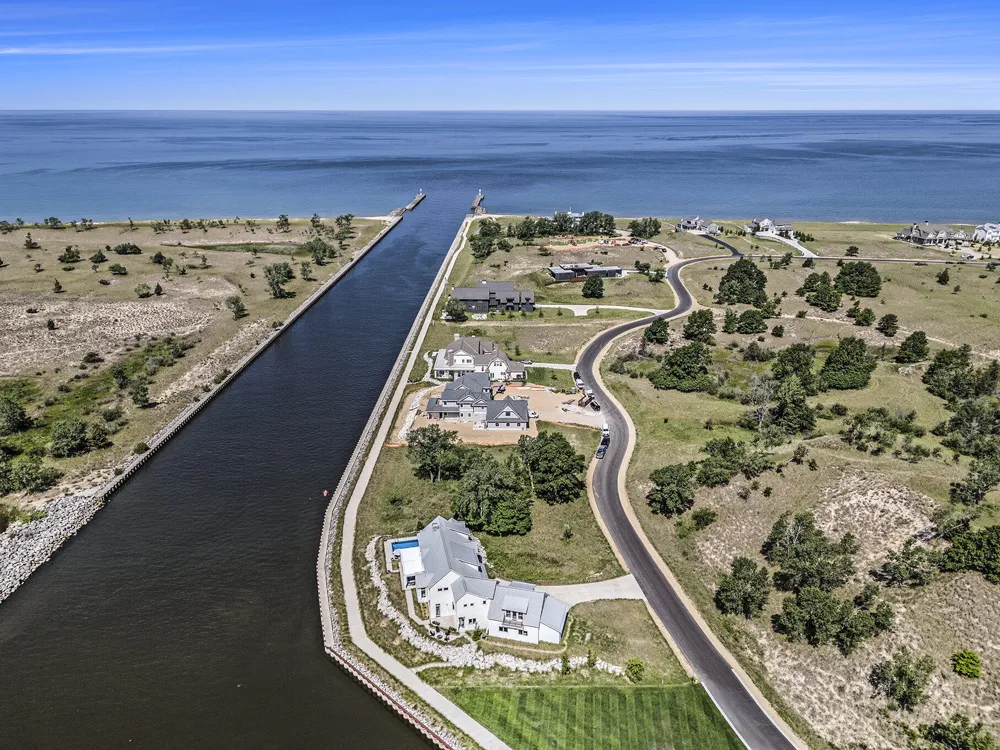 6736 Saugatuck Beach Road Saugatuck, MI 49453