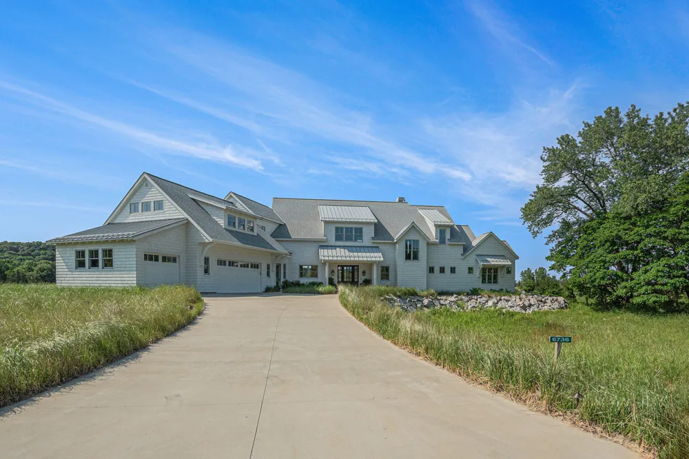 6736 Saugatuck Beach Road Saugatuck, MI 49453