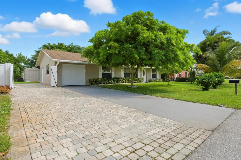 8685 SE KEATHLEY COURT Hobe Sound, FL 33455