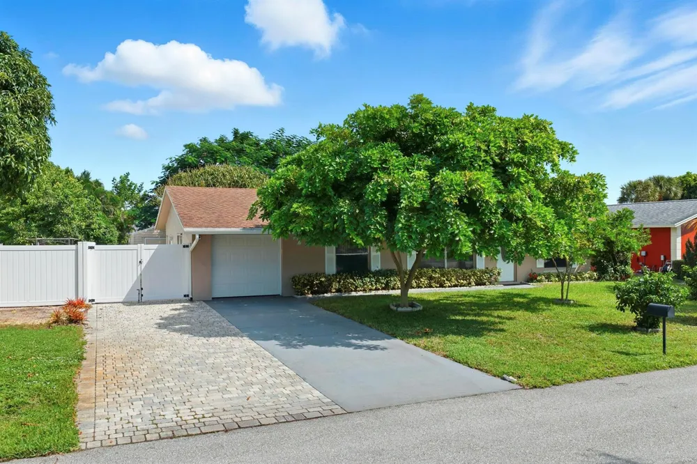 8685 SE KEATHLEY COURT Hobe Sound, FL 33455