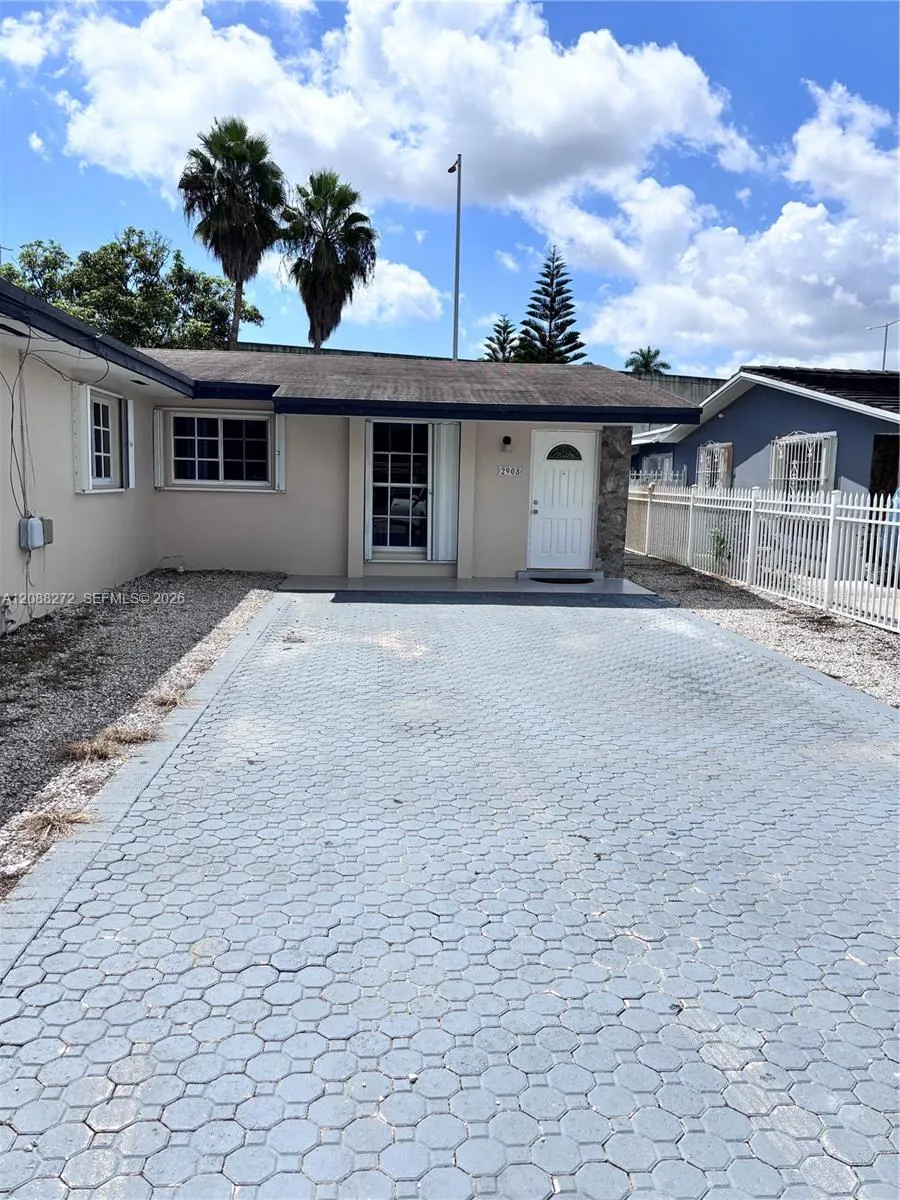 2906 NW 13th St #2908 Miami, FL 33125